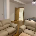 Pop De Lux 2